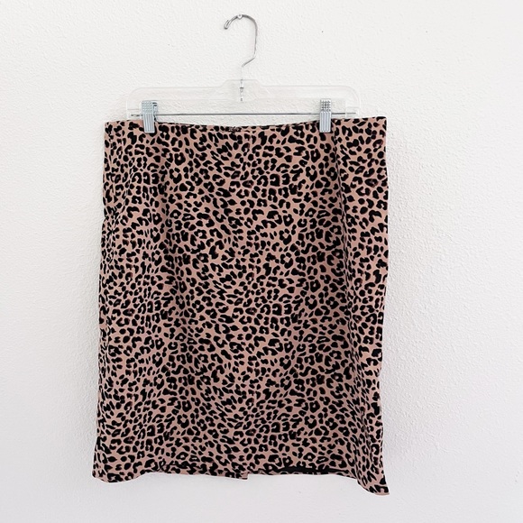 Talbots Animal Print Leopard Print Pencil Skirt Size 16P - Picture 2 of 7
